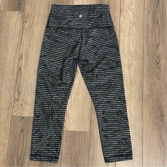 Lululemon‎ Wunder Under Capri Leggings - Picture 5 of 9